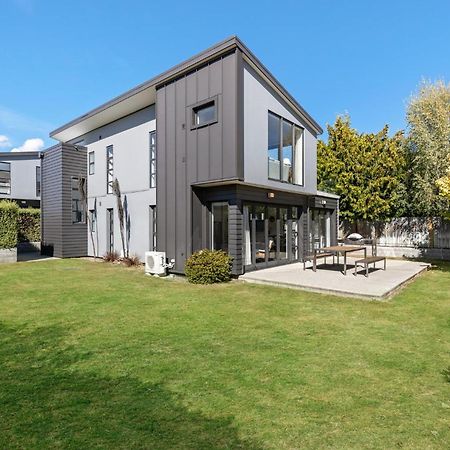 Tenby Apartments Wanaka Exterior photo
