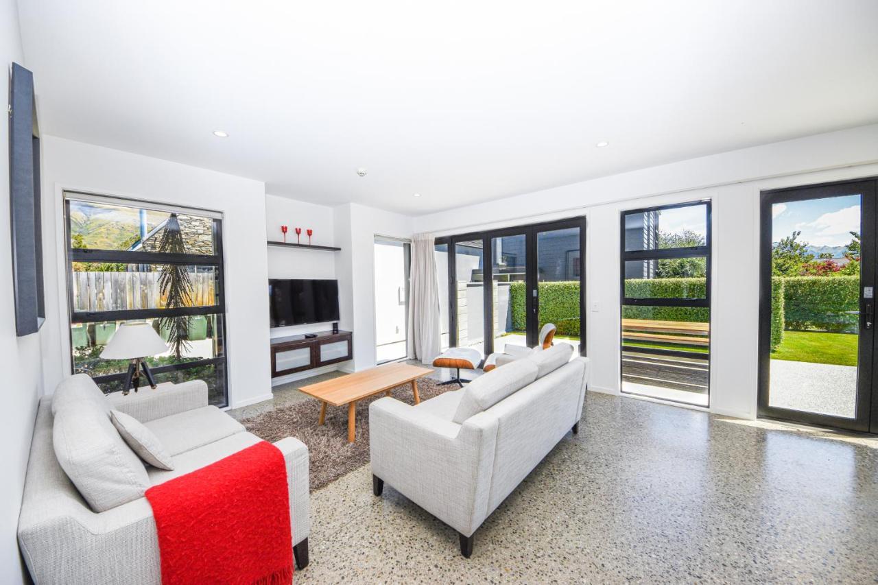 Tenby Apartments Wanaka Exterior photo